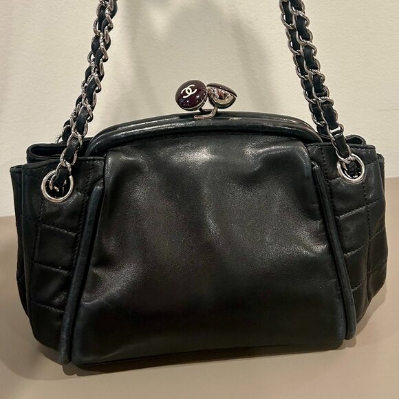 CHANEL Limited Edition Leather Purse with Twist Closure - Picture 1 of 8